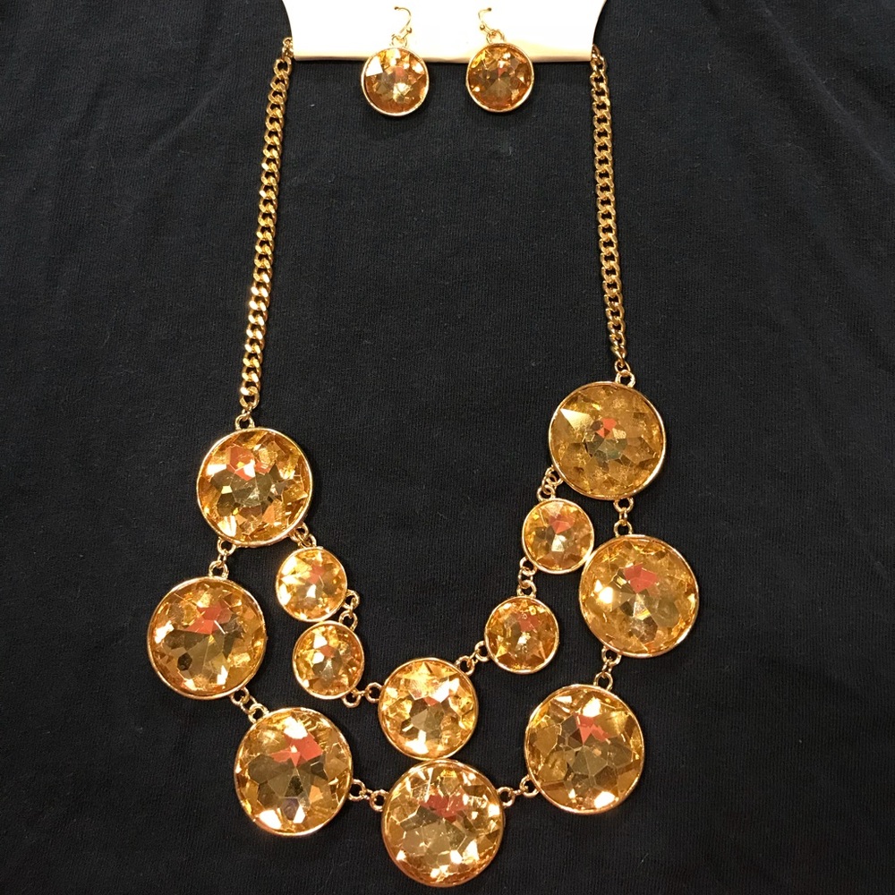 Beautiful Bold necklace & earring set!